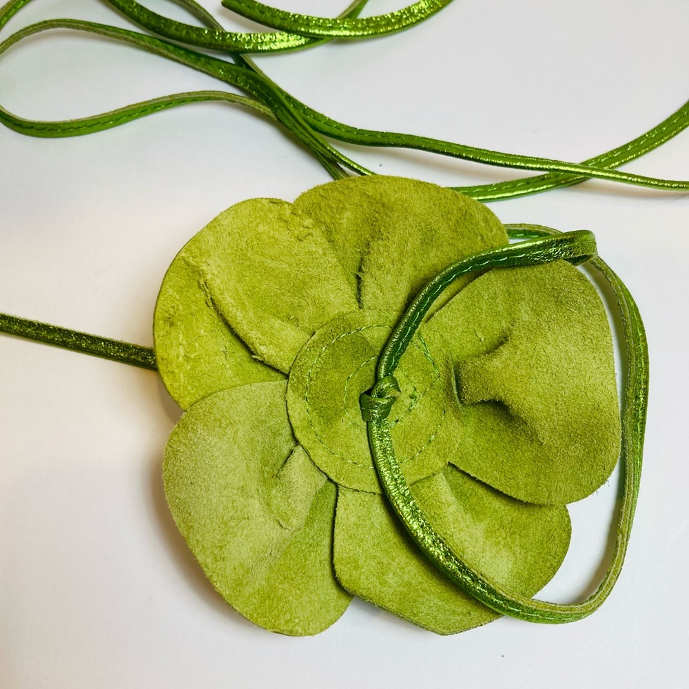 Vintage Metallic Green Leather Flower Blossom Belt - Picture 6 of 6